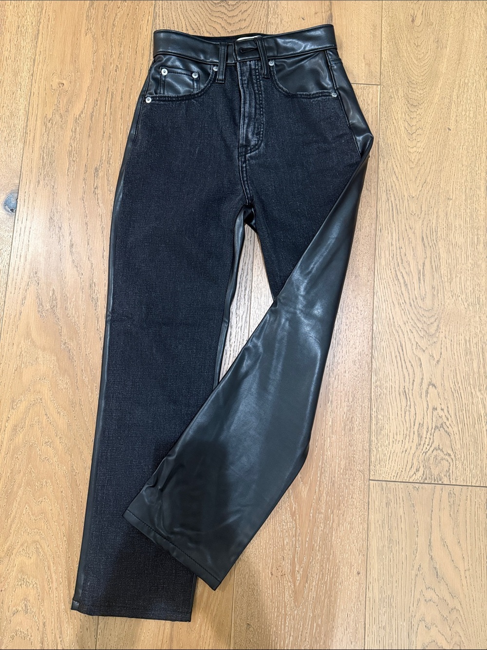 Abercrombie & Fitch Ultra High Rise Ankle Straight faux leather jeans 000 short